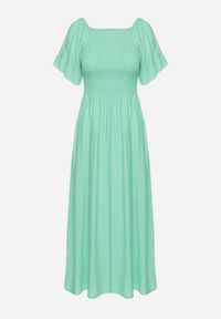 Born2be - Jasnozielona Bawełniana Sukienka o Kroju Hiszpanki z Elastyczną Górą Niloviria. Okazja: na co dzień. Typ kołnierza: dekolt hiszpanka. Kolor: zielony. Materiał: bawełna. Długość rękawa: krótki rękaw. Styl: casual, klasyczny #2