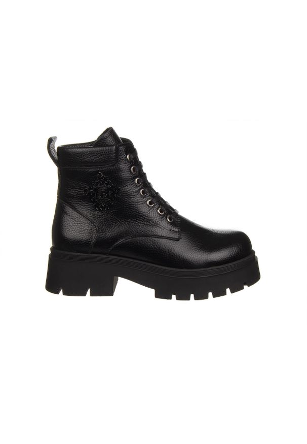 Trzewiki Bayla-161 084 606 85 Black Floather 161594, Czarny, Skóra naturalna - 37. Okazja: na co dzień. Kolor: czarny. Szerokość cholewki: normalna. Wzór: aplikacja. Wysokość cholewki: za kostkę. Materiał: skóra. Sezon: zima, jesień. Obcas: na obcasie. Styl: elegancki, casual, klasyczny. Wysokość obcasa: średni