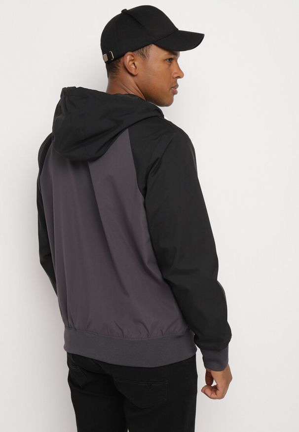 Born2be - Czarno-Szara Kurtka Wiatrówka z Kapturem i Ociepleniem Nevelaera. Okazja: na co dzień. Typ kołnierza: kaptur. Kolor: czarny. Materiał: jeans, materiał. Sezon: wiosna, jesień. Styl: casual, sportowy, klasyczny