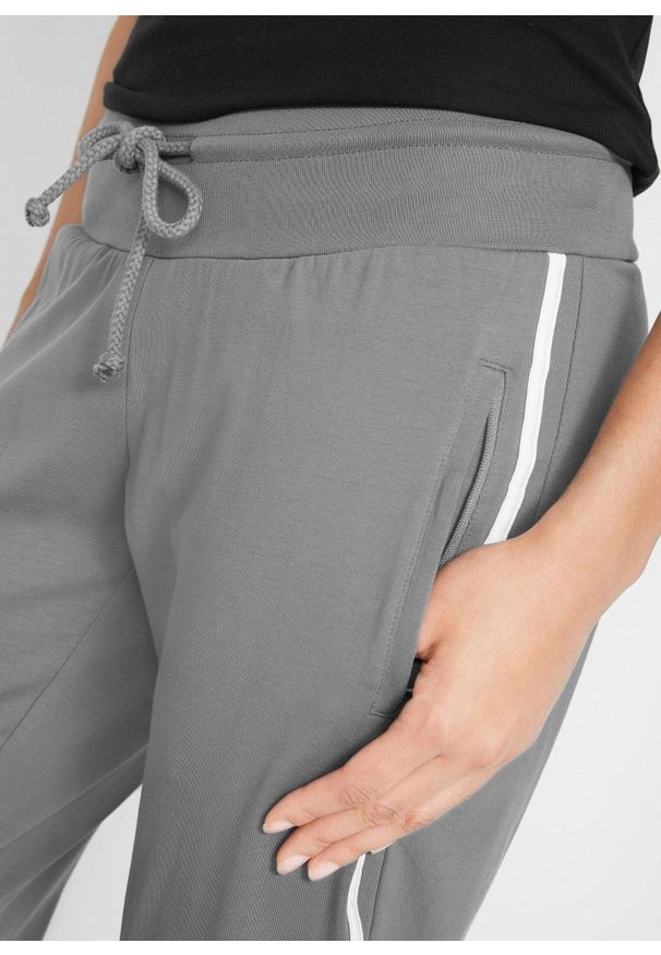 bonprix - Spodnie 3/4 do biegania z bawełny (2 pary). Kolor: czarny. Materiał: bawełna. Styl: sportowy