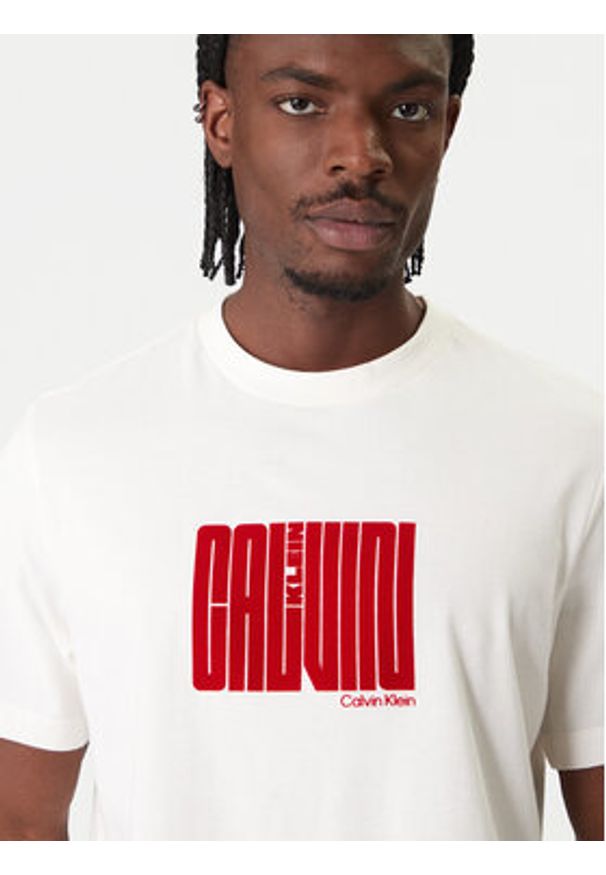 Calvin Klein T-Shirt Maze Graphic LV04RE832G Biały Regular Fit. Kolor: biały. Materiał: bawełna