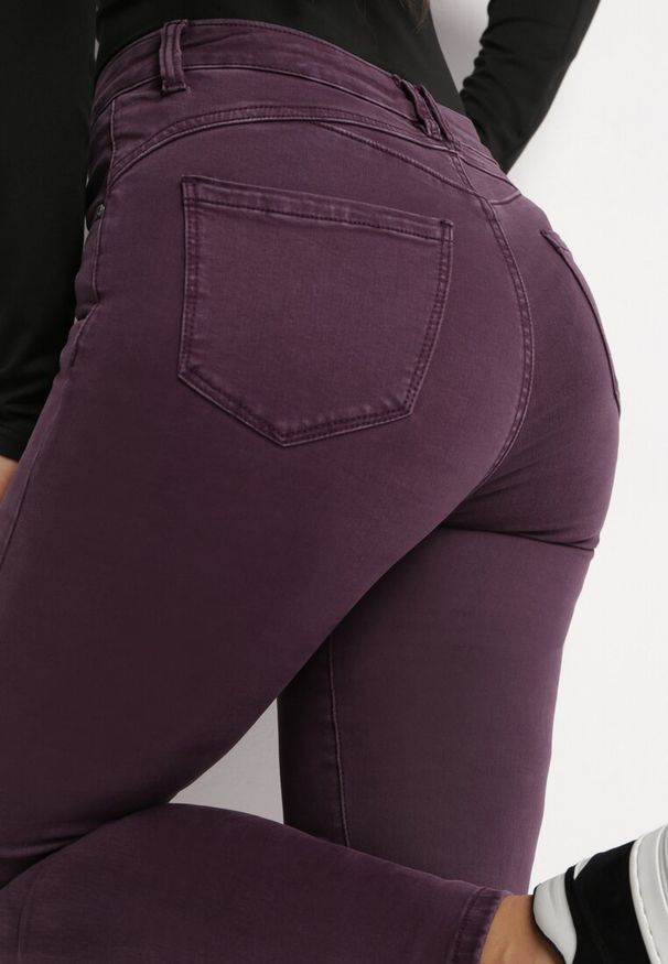 Born2be - Ciemnofioletowe Jeansy Skinny z Regularnym Stanem Ingas. Kolor: fioletowy. Długość: krótkie. Wzór: gładki