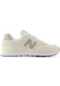 Buty unisex New Balance U574ESC – beżowe. Okazja: na co dzień. Kolor: beżowy. Materiał: skóra, guma, zamsz. Szerokość cholewki: normalna. Wzór: aplikacja. Model: New Balance 574 #1