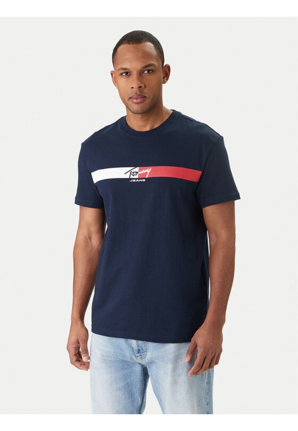 Tommy Jeans T-Shirt DM0DM22539 Granatowy Regular Fit. Kolor: niebieski. Materiał: bawełna