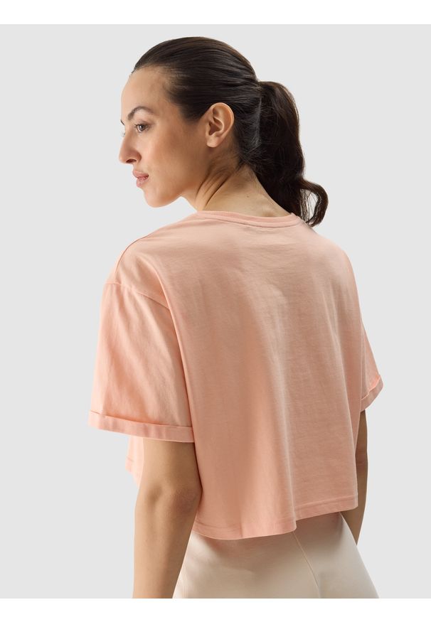 4f - 4F T-shirt crop top z nadrukiem damski - koralowy L. Okazja: na co dzień. Kolor: różowy. Materiał: dzianina, jersey, bawełna. Długość rękawa: krótki rękaw. Wzór: nadruk. Sezon: lato. Styl: casual, sportowy