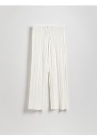 Reserved - Dzianinowe spodnie z wiskozą - kremowy. Kolor: kremowy. Materiał: dzianina, wiskoza #1