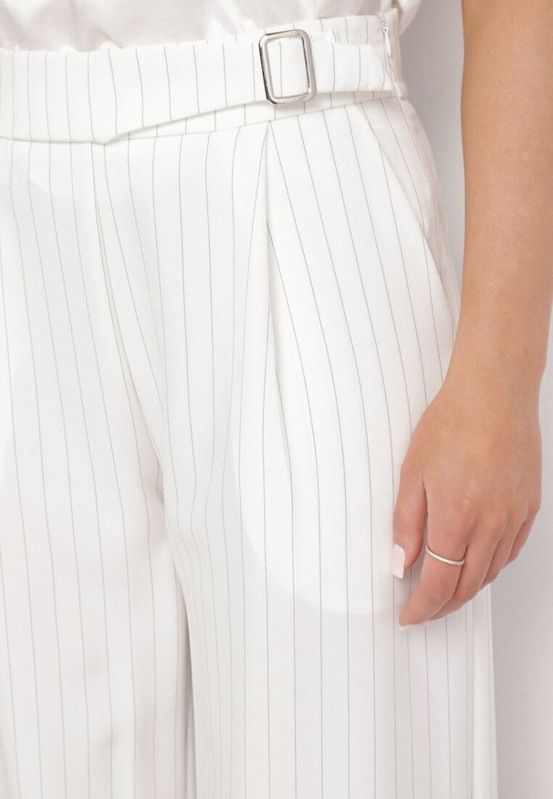 Born2be - Białe Garniturowe Spodnie Szerokie z Wiskozą i Paskiem Ellifira. Okazja: na spotkanie biznesowe, na co dzień. Kolor: biały. Materiał: wiskoza. Styl: elegancki, casual, biznesowy