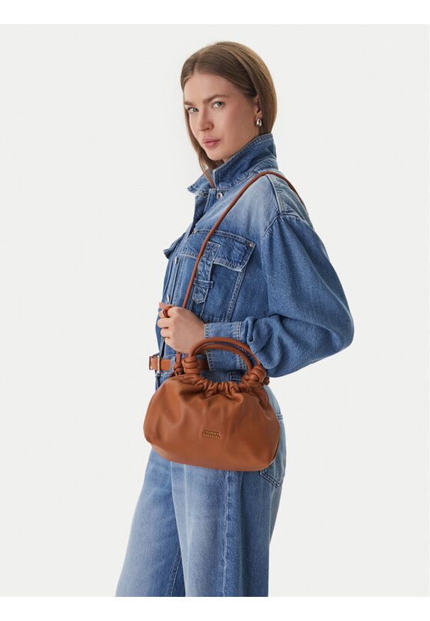TOMMY HILFIGER - Tommy Hilfiger Torebka Th Soft Leather Med Crossover AW0AW18369 Brązowy. Kolor: brązowy. Materiał: skórzane