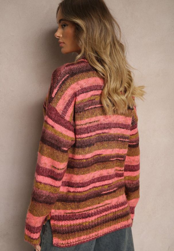 Renee - Różowo-Brązowy Sweter Ozdobiony Poziomymi Paskami Atorila. Okazja: na co dzień. Kolor: różowy. Wzór: aplikacja. Sezon: wiosna. Styl: casual, klasyczny, elegancki