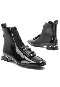 Czarne Botki S.Barski Stylowe Buty Damskie Z Broszką. Zapięcie: klamry. Kolor: czarny. Materiał: lakier, skóra. Sezon: zima, jesień. Obcas: na obcasie. Styl: elegancki. Wysokość obcasa: średni #7
