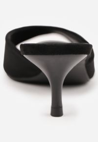 Renee - Czarne Eleganckie Klapki z Imitacji Zamszu na Obcasie Typu Kaczuszka Snorea. Okazja: na co dzień. Kolor: czarny. Materiał: zamsz. Wzór: gładki. Obcas: na obcasie. Styl: elegancki. Wysokość obcasa: średni #3