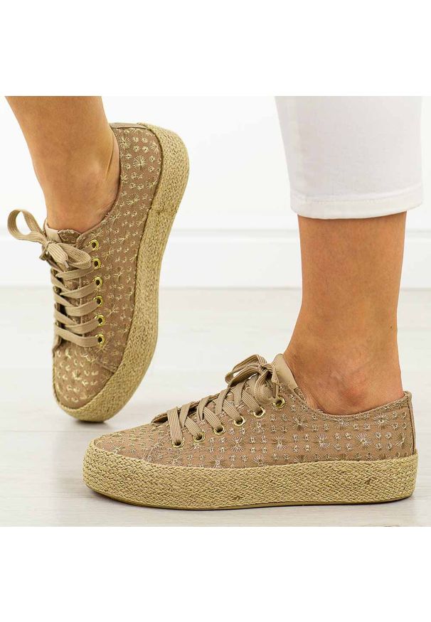 Khaki trampki damskie, espadryle Lee Cooper 3646. Okazja: na co dzień, na spacer. Zapięcie: sznurówki. Kolor: brązowy. Materiał: tkanina. Szerokość cholewki: normalna. Wzór: haft. Sezon: lato, wiosna. Styl: wakacyjny, casual, boho, klasyczny