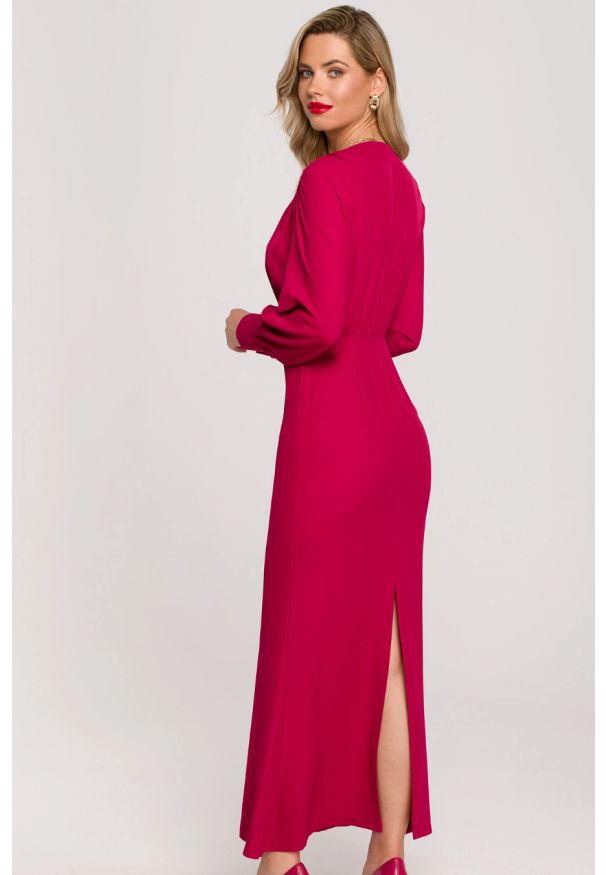 Makover - Długa wieczorowa sukienka rybka z bufiastymi rękawami śliwka. Okazja: na ślub cywilny, na wesele, na imprezę. Styl: wizytowy. Długość: maxi