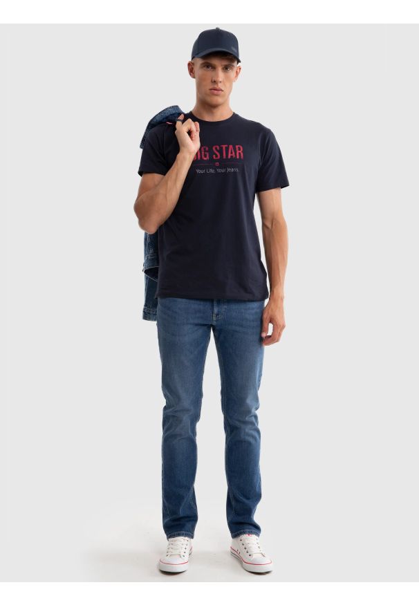 Big-Star - Koszulka męska o klasycznym kroju granatowa Bruno 403. Okazja: na co dzień. Kolor: niebieski. Materiał: denim, dzianina, jeans. Wzór: napisy, nadruk, aplikacja. Styl: klasyczny