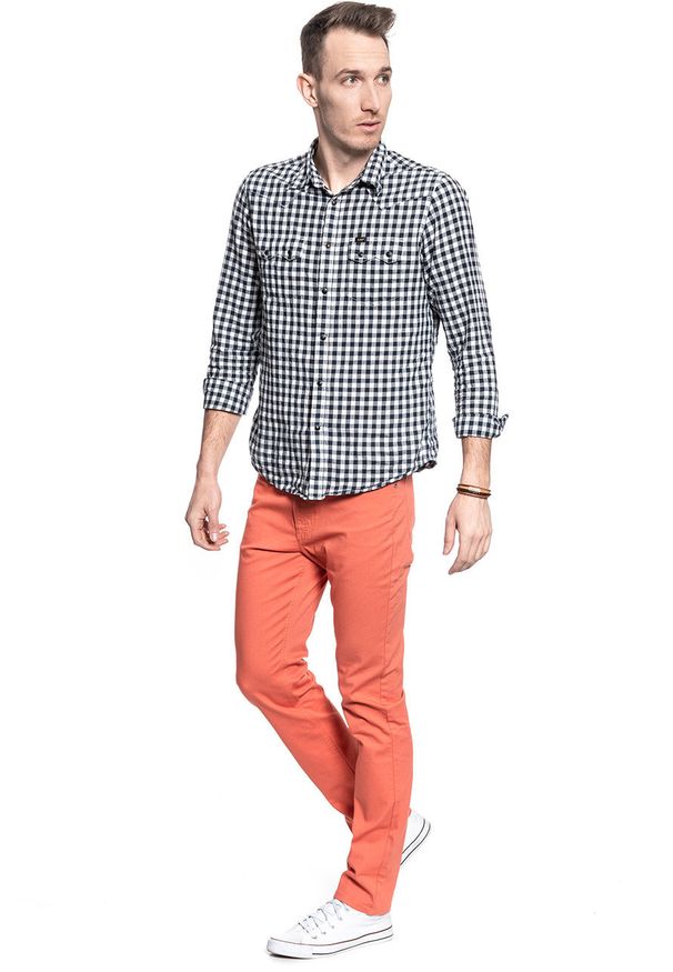 Lee - LEE RIDER MĘSKIE SPODNIE MATERIAŁOWE PAPRIKA L701LB22 112117566. Materiał: materiał