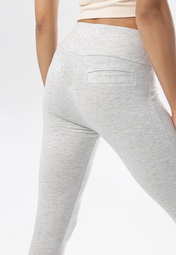 Born2be - Jasnoszare Legginsy Araseise. Kolor: szary. Materiał: dzianina. Długość: długie. Styl: sportowy