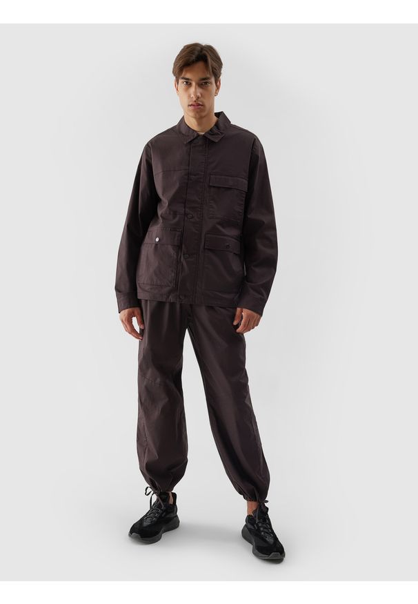 4f - 4F Spodnie casual z szerokimi nogawkami męskie - brązowe S. Kolor: brązowy. Materiał: bawełna, elastan, tkanina