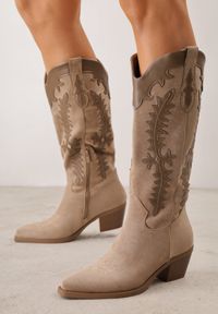Renee - Ciemnobeżowe Kozaki Kowbojki na Stożku z Ozdobnymi Przeszyciami w Stylu Western Nulia. Okazja: na co dzień. Kolor: beżowy. Materiał: jeans. Wzór: aplikacja. Obcas: na stożku. Styl: casual. Wysokość obcasa: średni #1