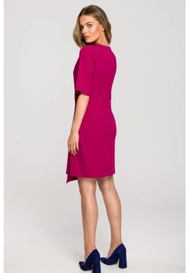 Sukienki.shop - Sukienka elegancka z podwójnym przodem z klamrą fioletowa. Okazja: do pracy. Kolor: fioletowy. Typ sukienki: kopertowe. Styl: elegancki