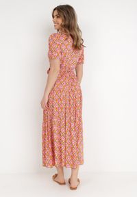 Born2be - Różowo-Pomarańczowa Sukienka Melenope. Kolor: różowy. Materiał: tkanina, materiał, wiskoza. Długość rękawa: krótki rękaw. Wzór: kolorowy, nadruk. Styl: wakacyjny, klasyczny. Długość: maxi