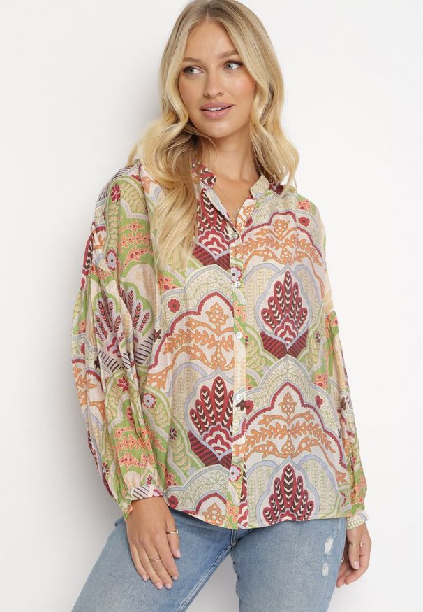 Born2be - Beżowo-Zielona Koszula w Modny Print z Guzikami Jennifas. Kolor: beżowy. Materiał: wiskoza. Wzór: nadruk
