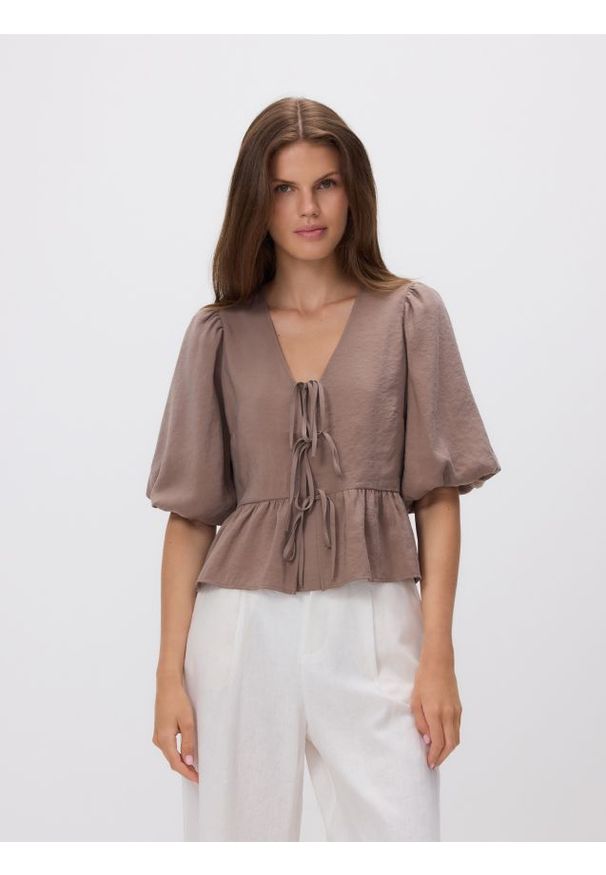Reserved - Bluzka z modalem - beżowy. Kolor: beżowy. Materiał: tkanina