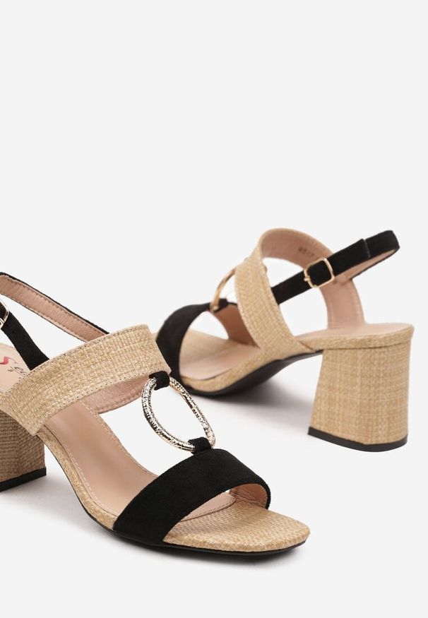 Born2be - Czarne Sandały Tweedowe na Obcasie z Ozdobnym Kółkiem Dekkaria. Okazja: na co dzień. Kolor: czarny. Materiał: jeans. Obcas: na obcasie. Styl: elegancki, casual. Wysokość obcasa: średni