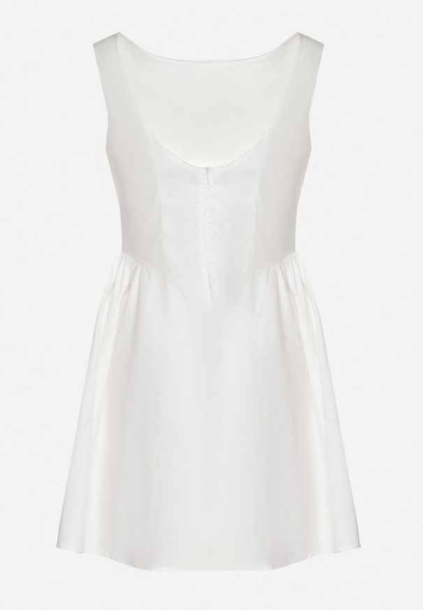 Born2be - Biała Bawełniana Sukienka Rozkloszowana Lavione. Okazja: na co dzień. Kolor: biały. Materiał: bawełna. Typ sukienki: proste. Styl: casual, klasyczny, elegancki