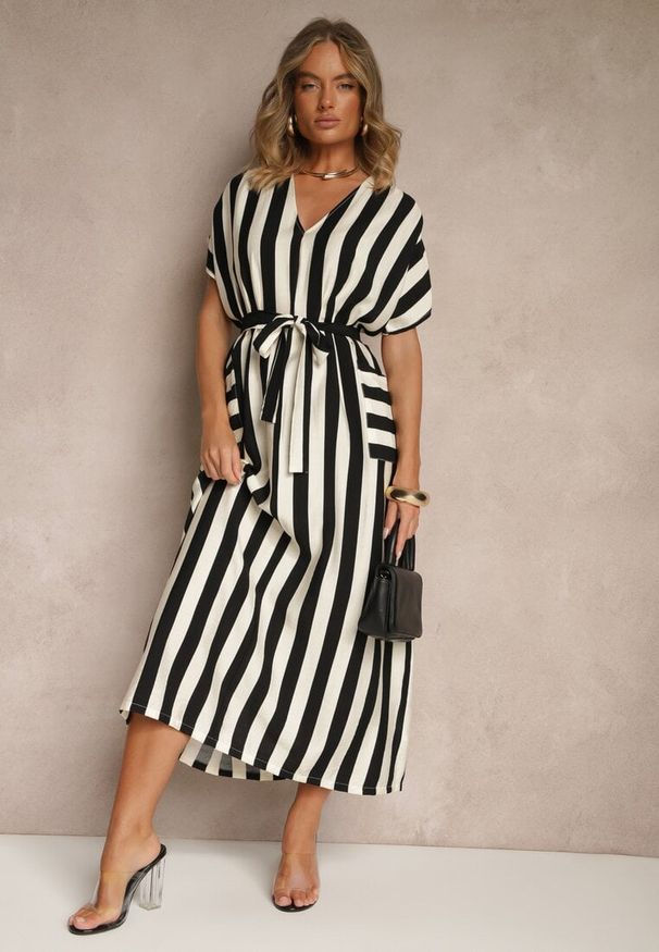 Renee - Czarna Pudełkowa Sukienka z Wiskozą z Motywem Pasków i Wiązaniem Lumierae. Okazja: na co dzień. Kolor: czarny. Materiał: wiskoza. Styl: elegancki, casual