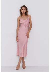 Guess Sukienka kolor różowy maxi dopasowana. Kolor: różowy. Materiał: tkanina, poliester. Długość rękawa: na ramiączkach. Wzór: gładki. Typ sukienki: dopasowane. Długość: maxi #1
