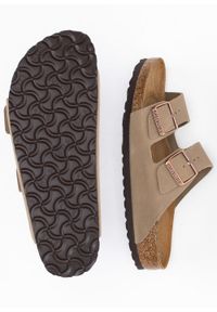 Birkenstock - Klapki damskie BIRKENSTOCK ARIZONA LEOI. Okazja: na co dzień, do pracy, na spacer. Kolor: brązowy. Styl: casual