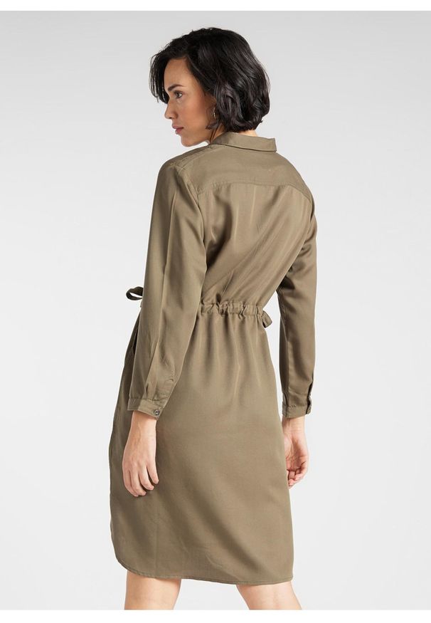 Lee - LEE 70s DRESS DAMSKA SUKIENKA KOSZULOWA OLIVE GREEN L50PJYNX 112111377. Typ sukienki: koszulowe