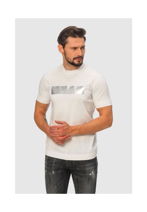 Emporio Armani - EMPORIO ARMANI Biały t-shirt męski ze srebrnym logo. Kolor: biały. Materiał: prążkowany. Wzór: aplikacja