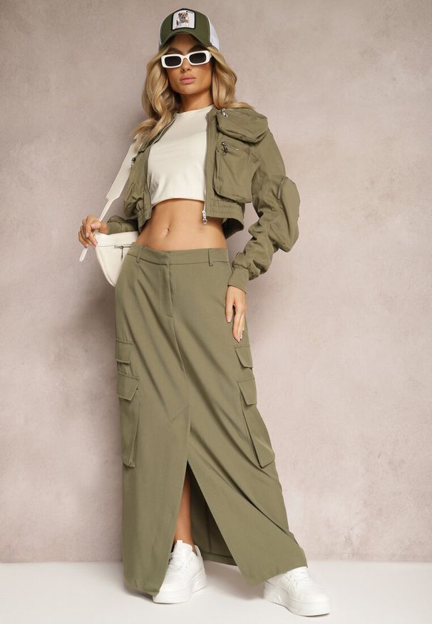 Renee - Ciemnozielona Kurtka Bomberka z Marszczeniami i Szerokimi Kieszeniami Mayati. Okazja: na co dzień. Kolor: zielony. Materiał: jeans. Sezon: jesień, wiosna. Styl: elegancki, casual