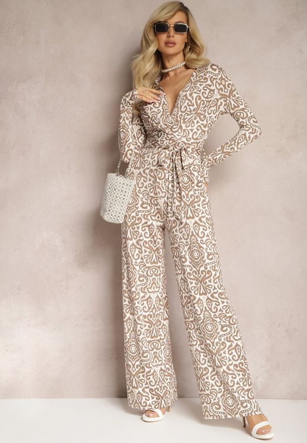 Renee - Beżowy Długi Kombinezon z Ornamentalnym Wzorem i Wiązanym Paskiem Feniti. Kolor: beżowy. Długość: długie. Styl: boho