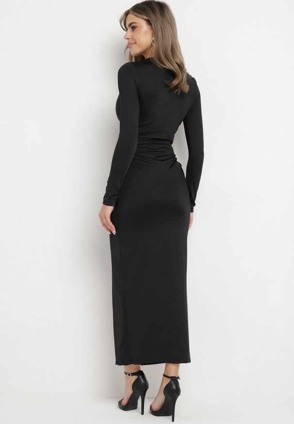 Born2be - Czarna Sukienka Koktajlowa z Ozdobnym Supełkiem i Rozcięciem Tefeti. Okazja: na imprezę. Typ kołnierza: dekolt w kształcie V. Kolor: czarny. Typ sukienki: dopasowane. Styl: wizytowy