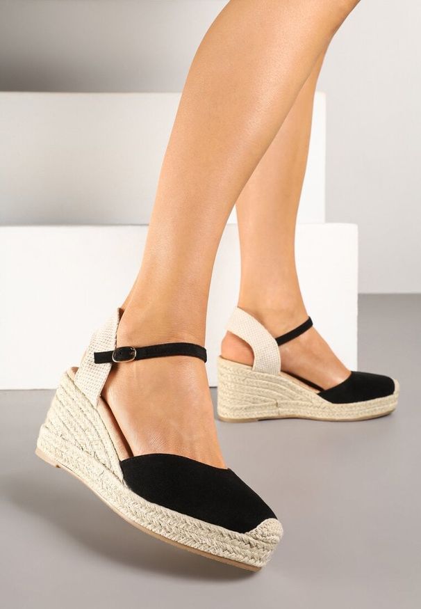 Born2be - Czarne Sandały Espadryle na Plecionym Koturnie Nilivian. Okazja: na co dzień. Zapięcie: pasek. Kolor: czarny. Sezon: lato. Obcas: na koturnie. Styl: elegancki, casual