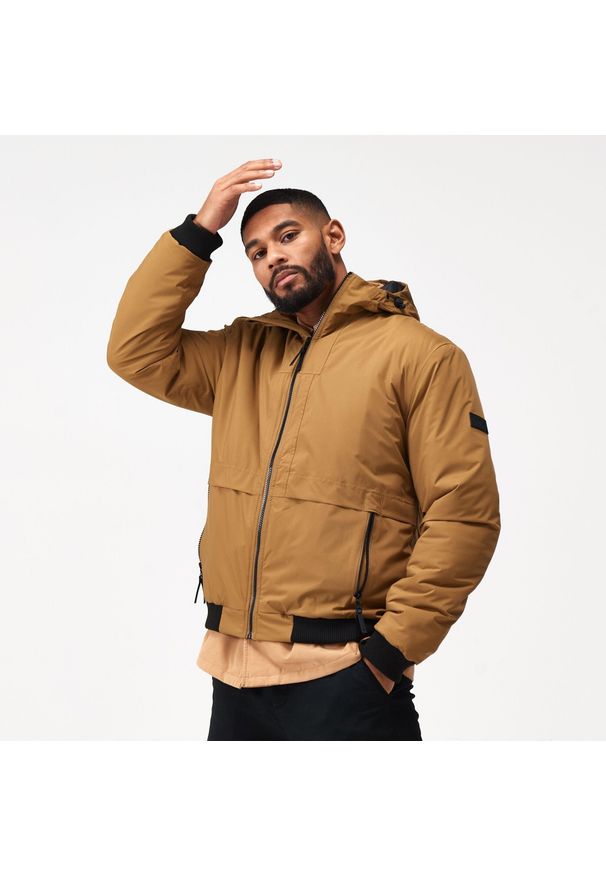 Renly Regatta męska turystyczna kurtka przeciwdeszczowa. Kolor: czerwony, wielokolorowy, pomarańczowy. Sport: turystyka piesza