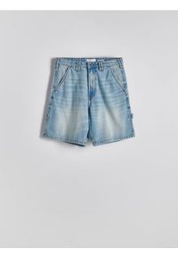 Reserved - Jeansowe szorty straight - granatowy. Kolor: niebieski. Materiał: jeans #1