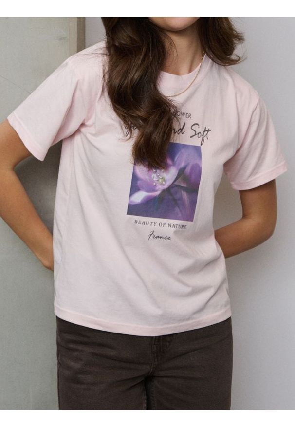 Sinsay - Koszulka z nadrukiem kwiatowym - różowy. Kolor: różowy. Wzór: nadruk, kwiaty