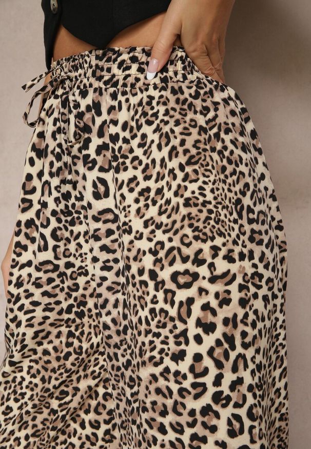 Renee - Czarno-Beżowe Spodnie Wide Leg z Gumką w Talii w Panterkowy Wzór Filanira. Okazja: na co dzień. Kolor: czarny. Styl: elegancki, casual
