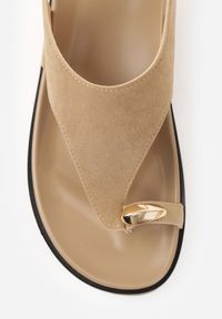 Born2be - Ciemnobeżowe Sandały w Typie Japonek z Imitacji Zamszu ze Sprzączką Arieslyn. Okazja: na co dzień. Zapięcie: sprzączka. Kolor: beżowy. Materiał: zamsz. Styl: casual #6