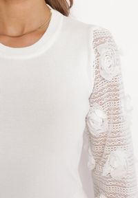 Born2be - Biały Sweter z Ażurowymi Rękawami z Kwiatkami Semnetia. Kolor: biały. Materiał: dzianina, tkanina. Wzór: ażurowy, kwiaty