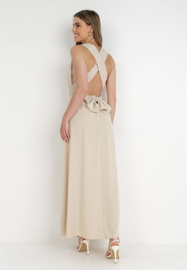 Born2be - Jasnobeżowa Sukienka Agarano. Kolor: beżowy. Materiał: tkanina. Długość rękawa: bez rękawów. Wzór: gładki, jednolity. Sezon: lato. Typ sukienki: kopertowe. Długość: maxi