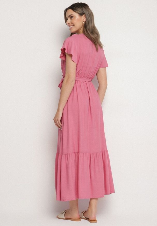 Born2be - Różowa Wiskozowa Sukienka z Kopertowym Dekoltem z Paskiem Savorlisse. Okazja: na co dzień. Kolor: różowy. Materiał: wiskoza. Wzór: aplikacja. Typ sukienki: kopertowe. Styl: klasyczny, casual