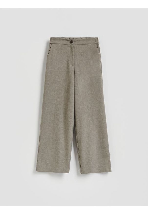 Reserved - Spodnie z szeroką nogawką - jasnoszary. Kolor: szary. Materiał: wiskoza, tkanina