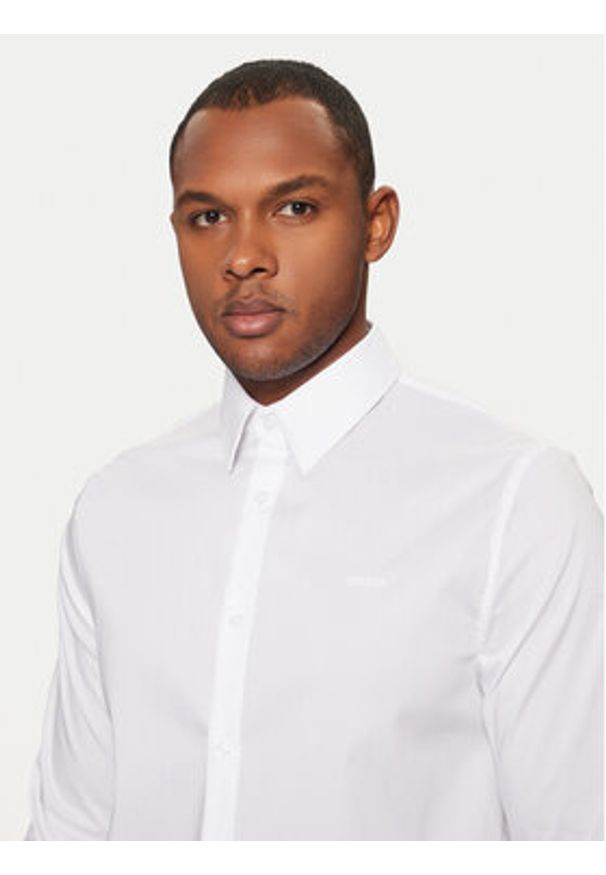 Guess Koszula Sunset M1YH20 W7ZK1 Biały Slim Fit. Kolor: biały. Materiał: bawełna