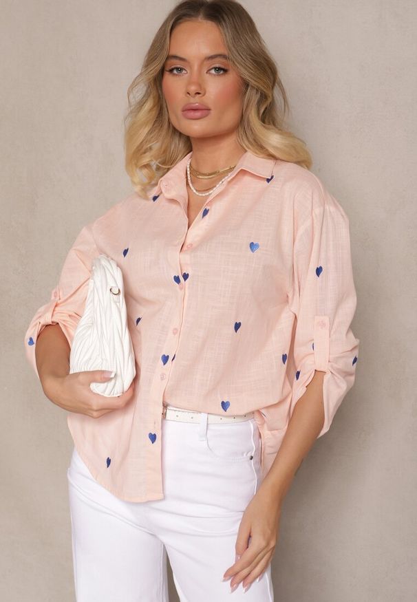 Renee - Różowa Bawełniana Koszula w Serca Elearose. Okazja: na co dzień. Kolor: różowy. Materiał: bawełna. Długość: długie. Styl: klasyczny, elegancki, casual