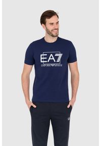 EA7 Emporio Armani - EA7 Granatowy męski t-shirt z białym logo. Kolor: niebieski #1
