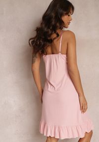 Renee - Różowa Koszula Nocna z Cienkimi Ramiączkami i Falbanką Aswen. Kolekcja: plus size. Kolor: różowy. Materiał: bawełna